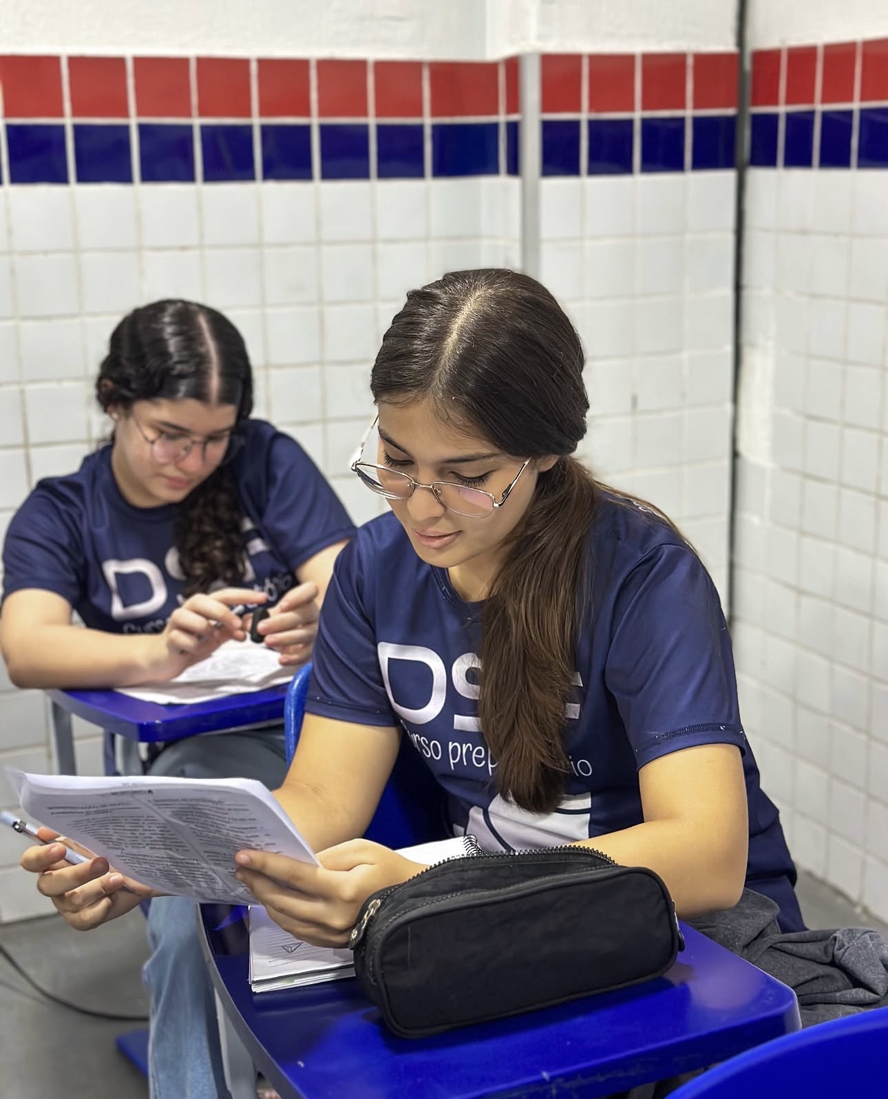 Alunas do DSF estudando em sala